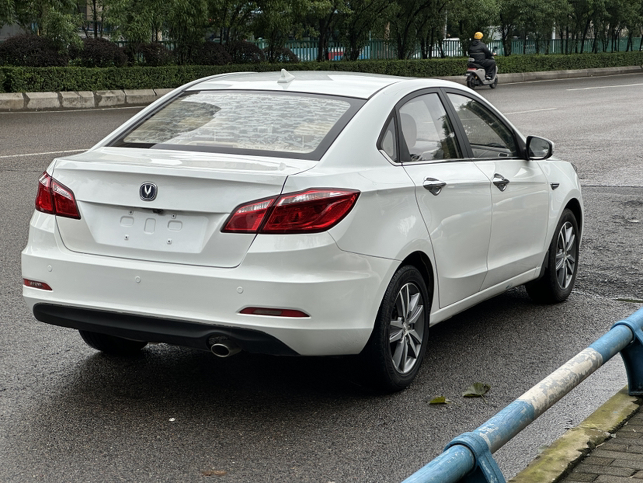 Eado 2016 1.6L MT photo 4