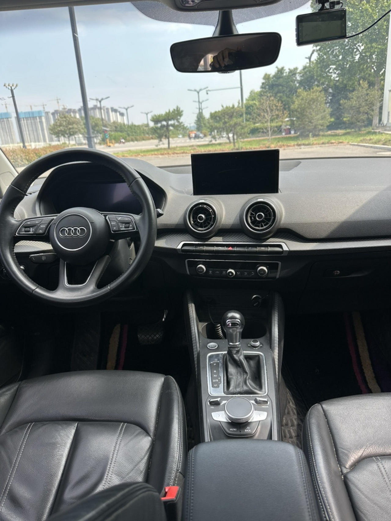 Q2L 2020 35 TFSI Luxury Dynamic photo 3