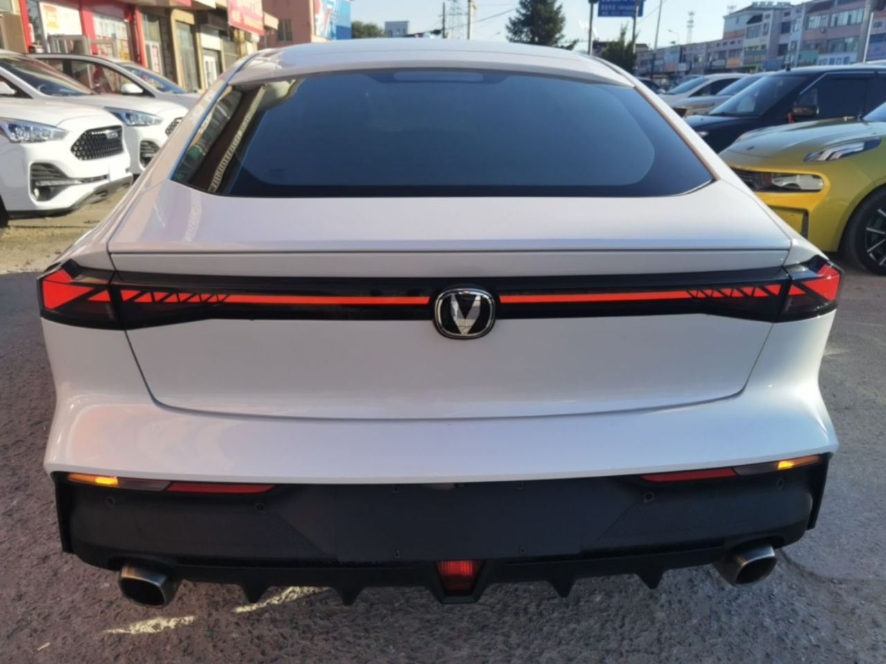 UNI-V 2022 1.5T Premium photo 5