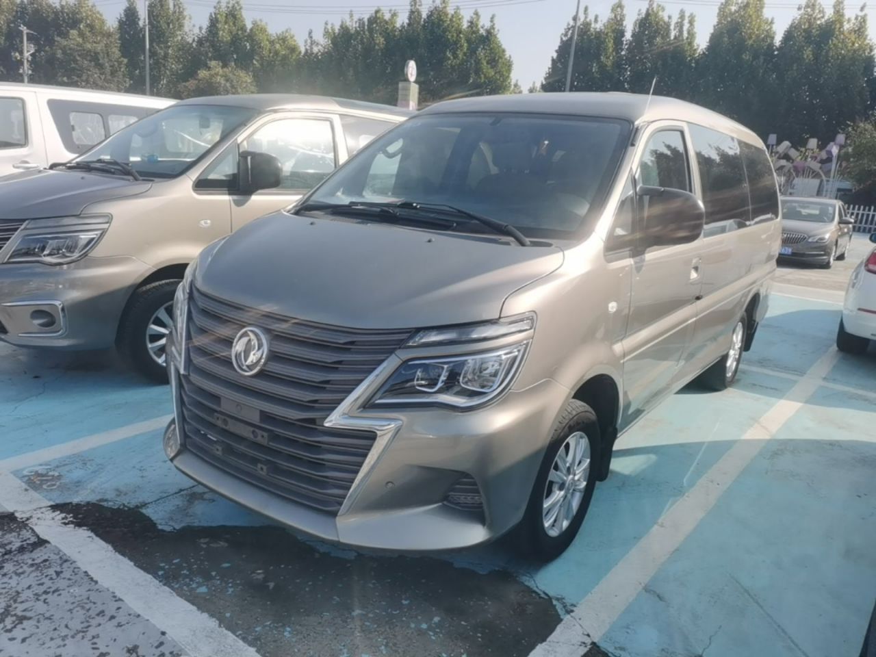 Lingzhi 2020 M5L 1.6L Luxury 7-Seater