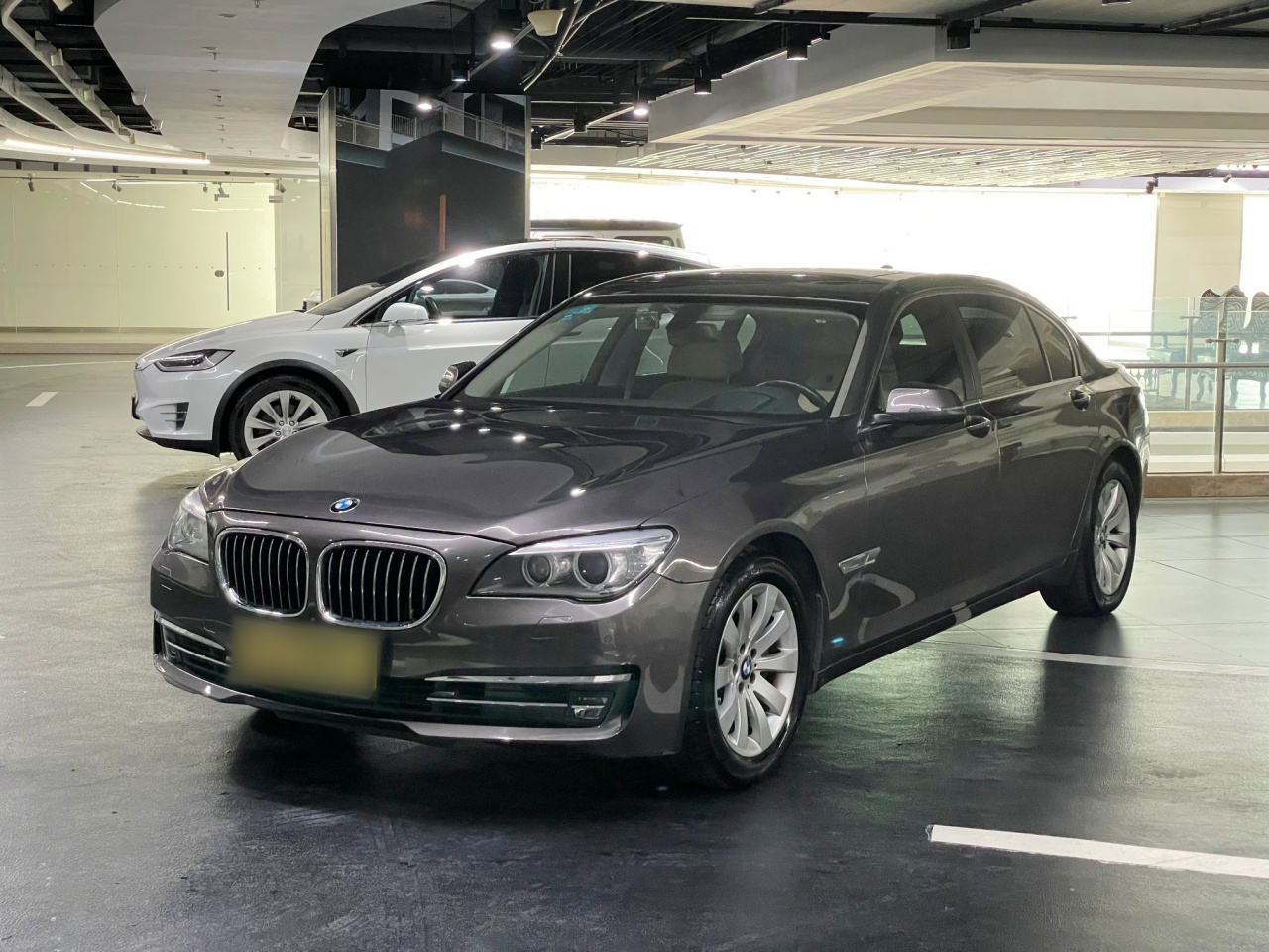 7 Series 2013 740Li Leading