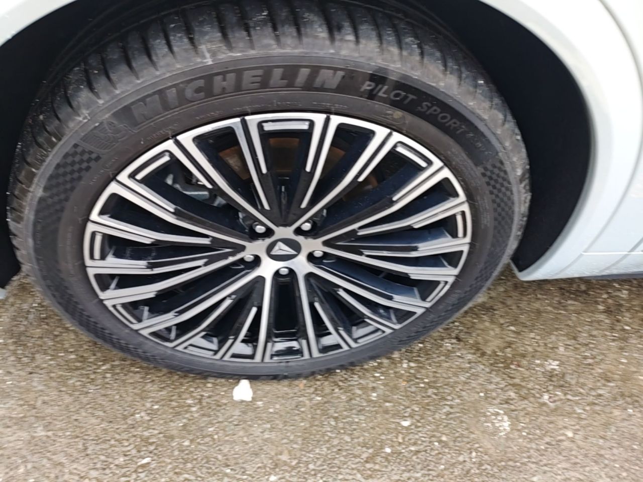Deepal S09 2025 AWD Ultra+ photo 2