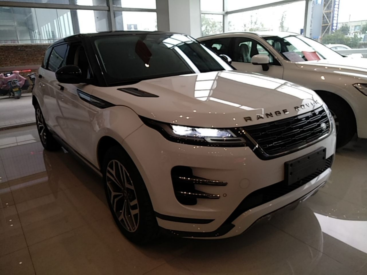 2024 Range Rover Evoque L SE photo 5