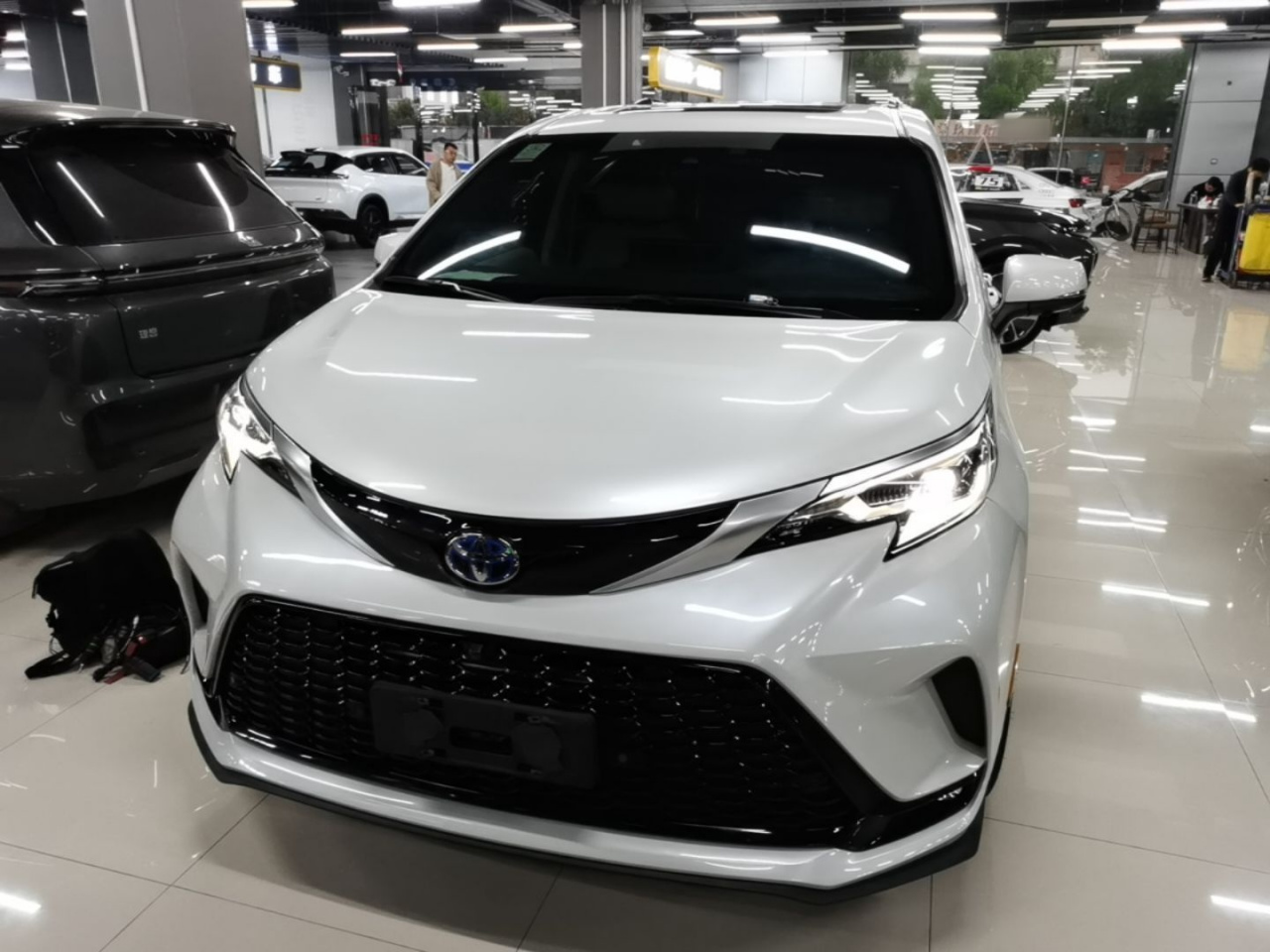 Sienna 2021 2.5L Hybrid Supreme photo 2
