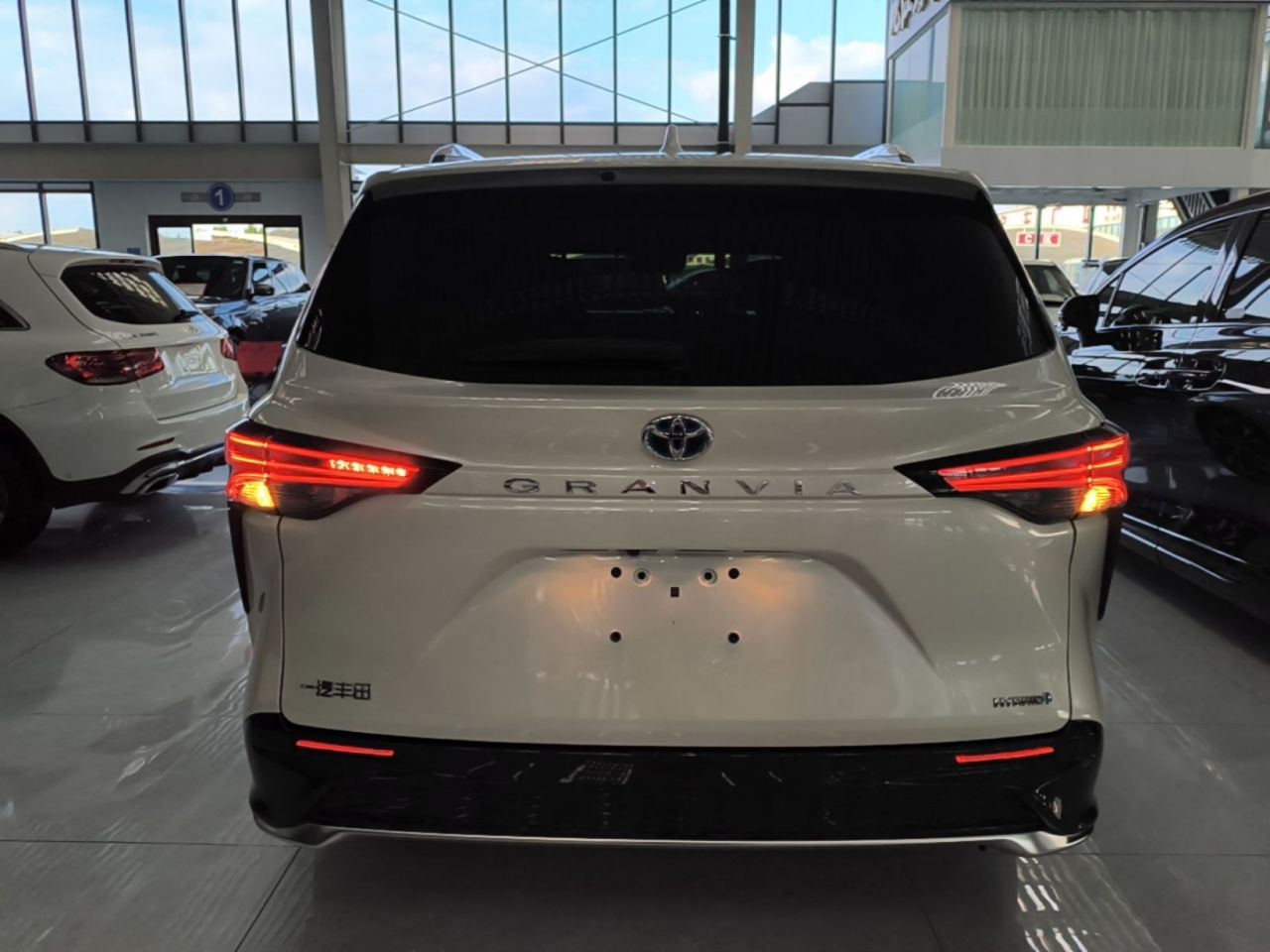 Granvia 2023 2.5L Hybrid VIP photo 5