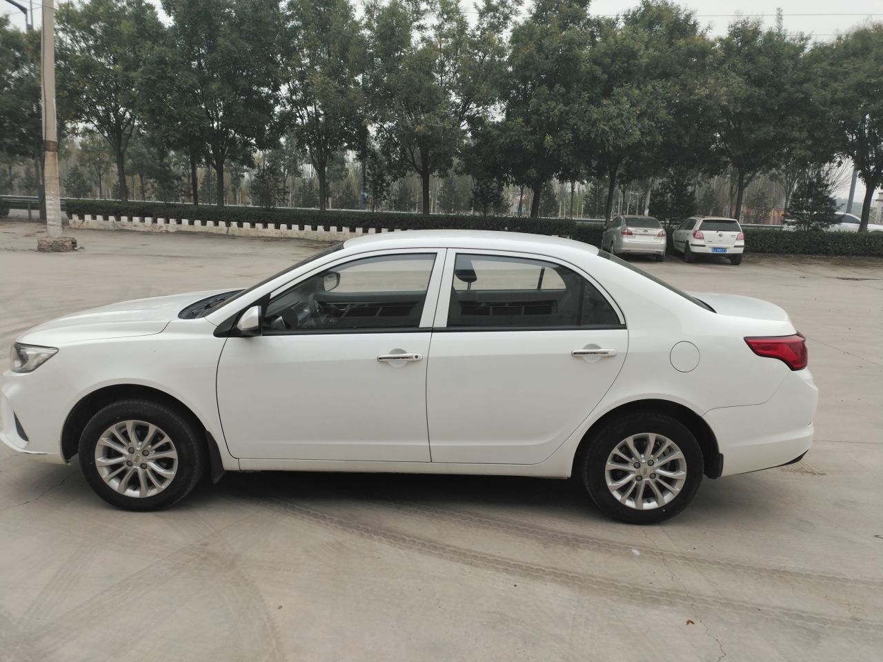 Vision 2020 1.5L MT Value photo 5