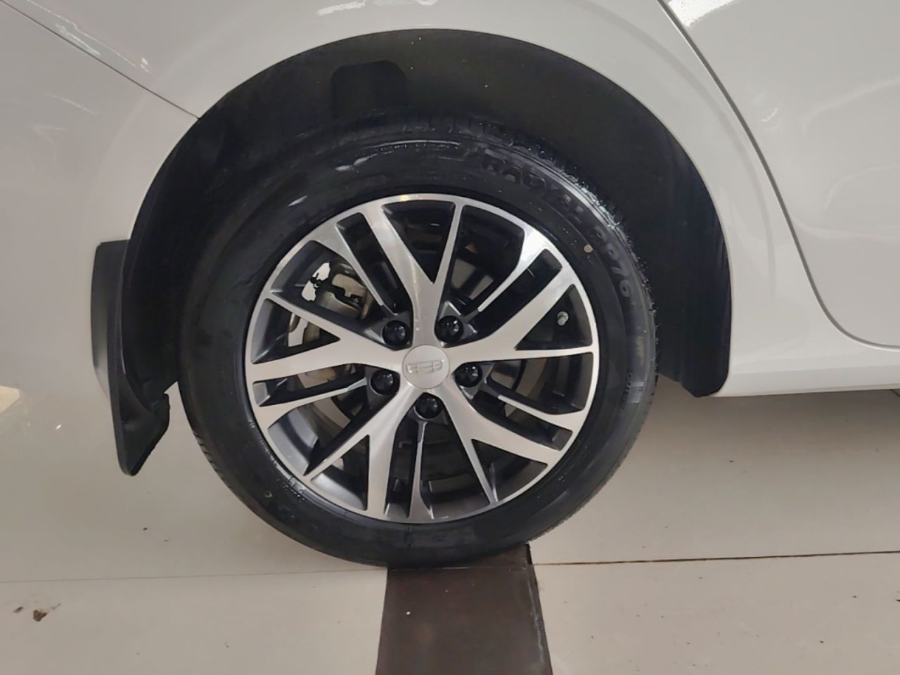 Emgrand 2025 4 1.5L CVT photo 4