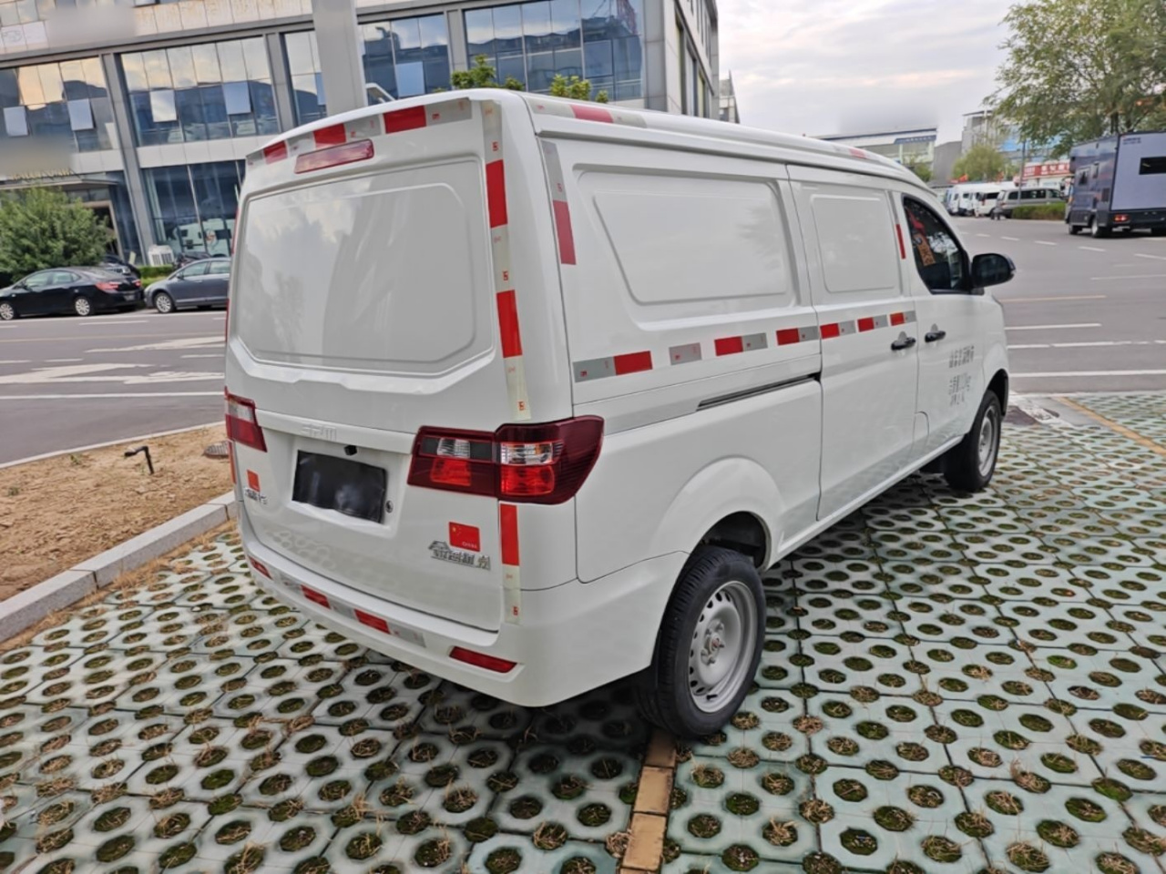 Jinbei Hiace M Classic 2024 1.6L 2-Seater photo 4