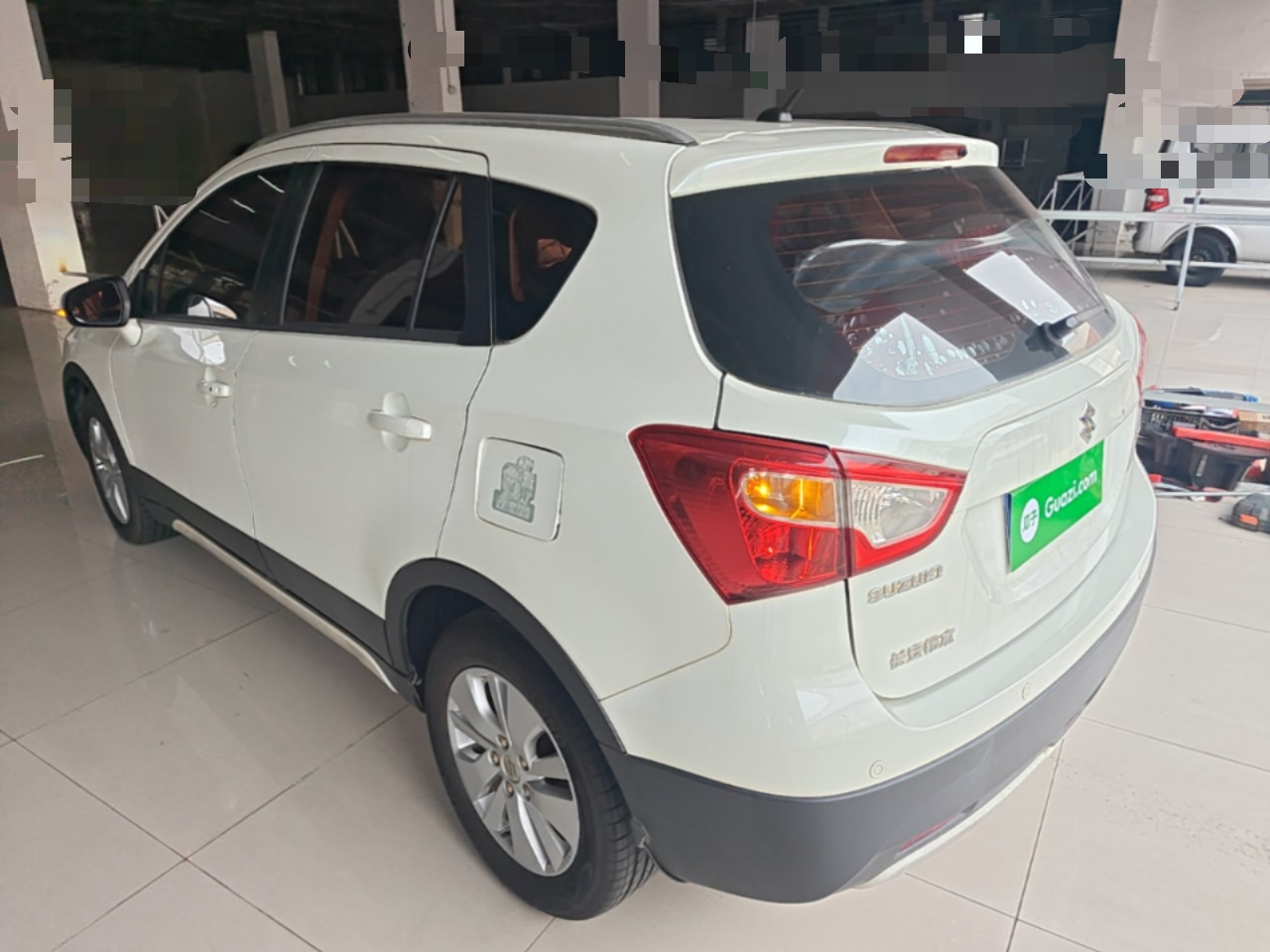 2014 1.6L CVT RWD Elite photo 4