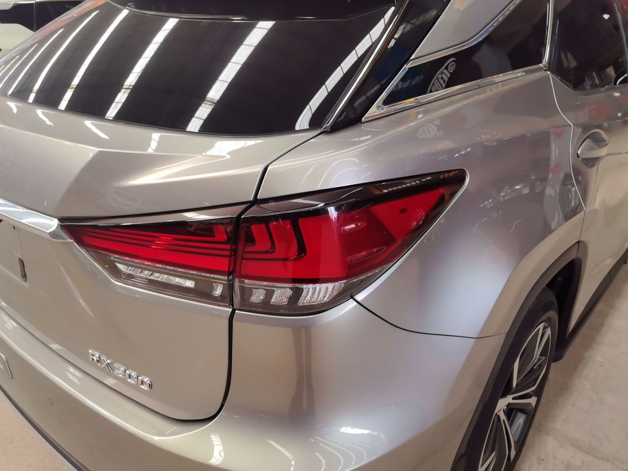 RX 2020 Facelift 300 AWD Elegant photo 2
