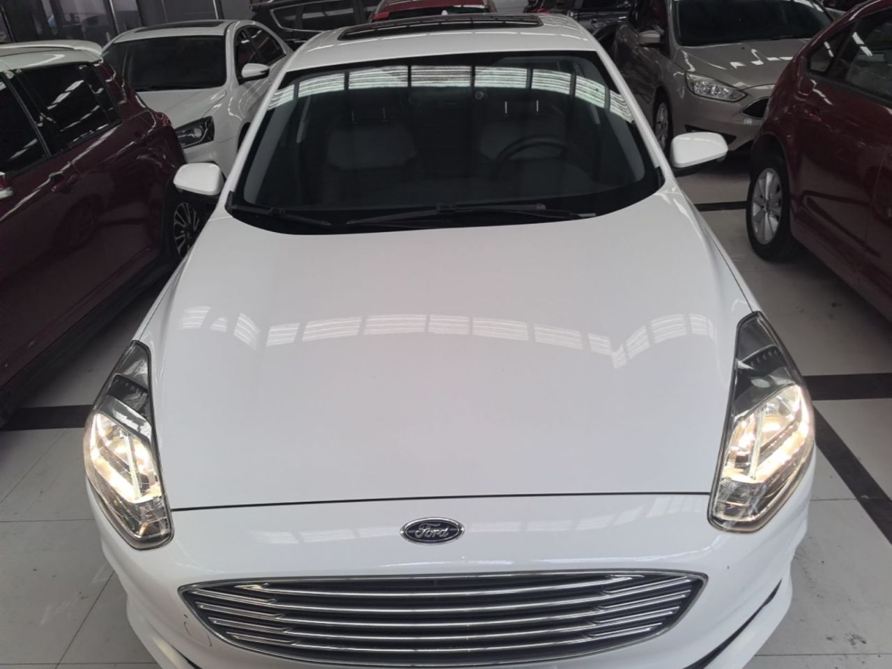 Escort 2019 1.5L AT photo 2