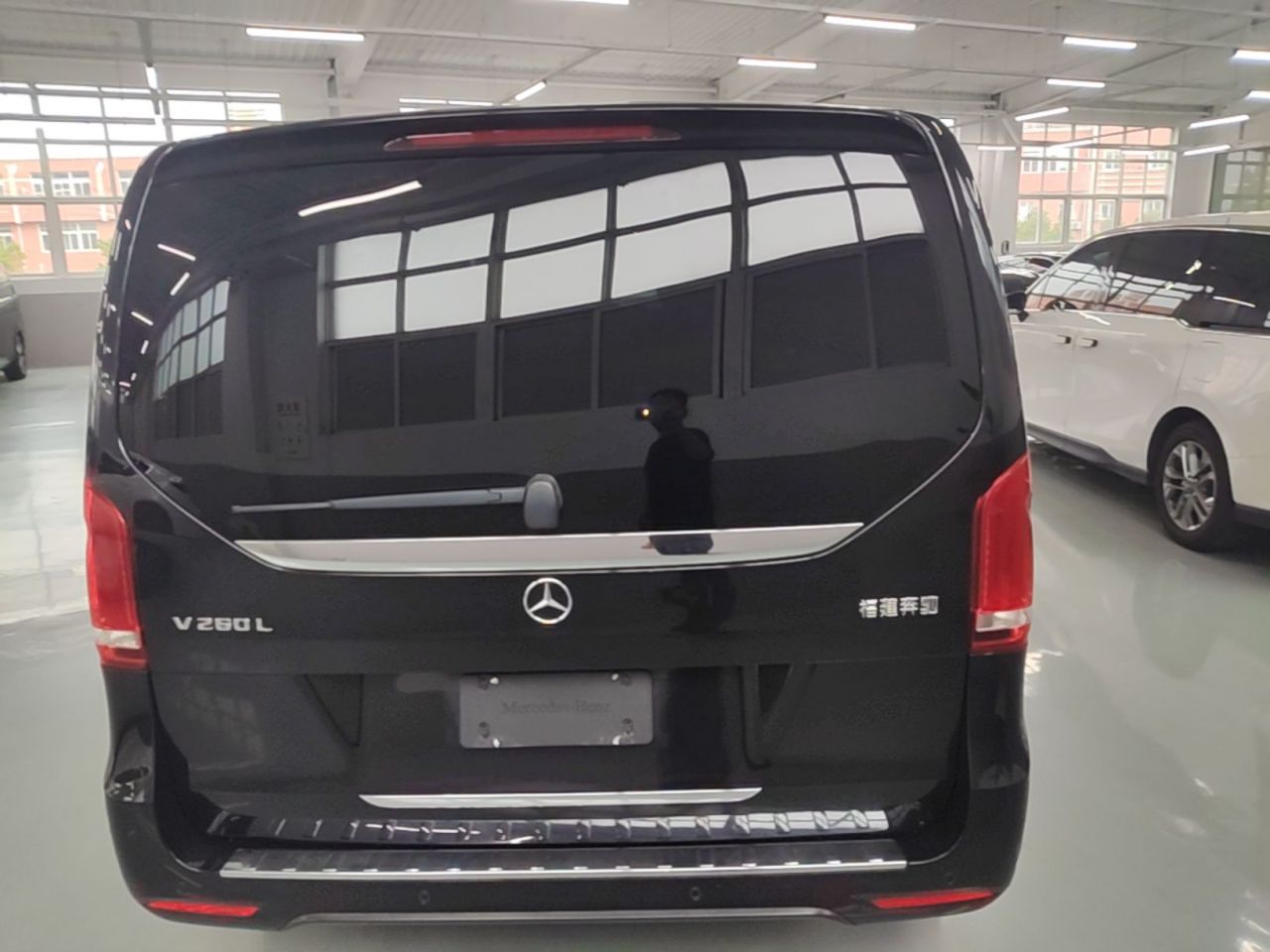 V-Class 2021 V 260 L Long Wheelbase Luxury photo 5