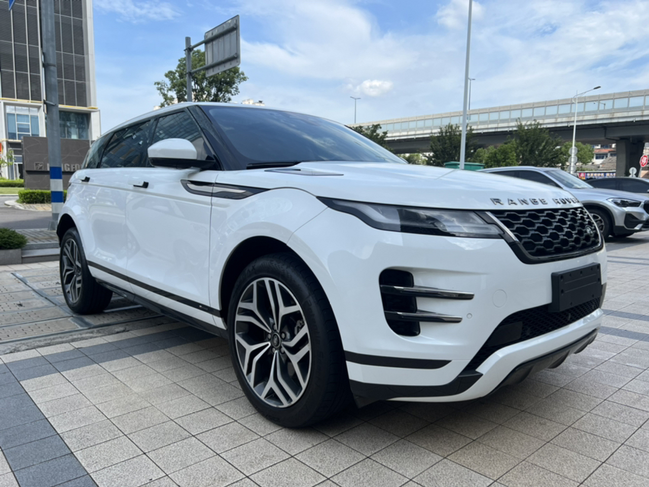 Range Rover Evoque 2021 Evoque L 249PS R-Dynamic First edition Launch Edition photo 2
