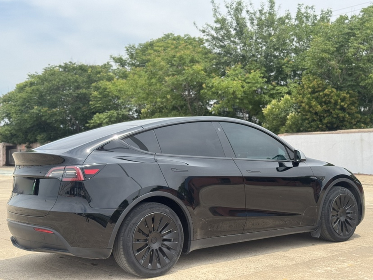 Model Y 2022 Facelift RWD photo 2
