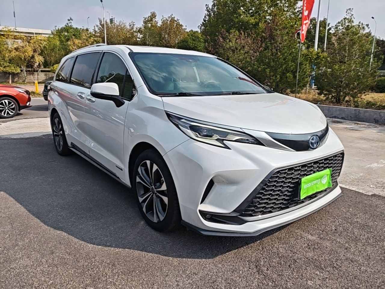 Granvia 2022 2.5L Hybrid photo 3