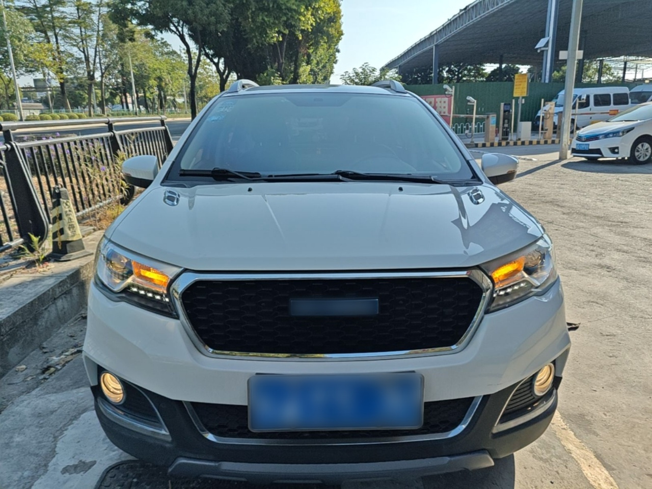 H1 2016 Facelift Blue Label 1.5L AMT Comfort photo 2