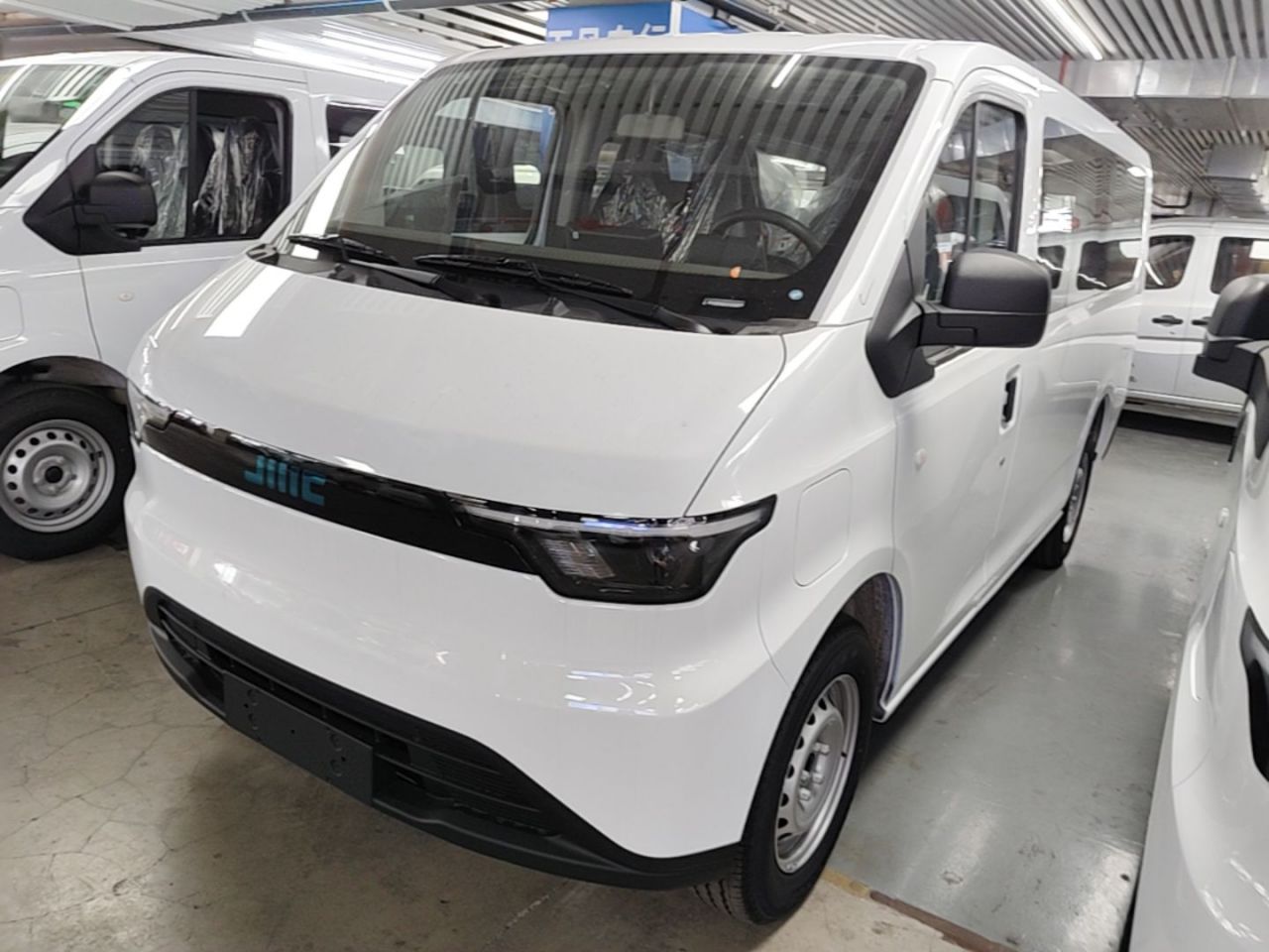 E 2025 41.86kwh Short Wheelbase