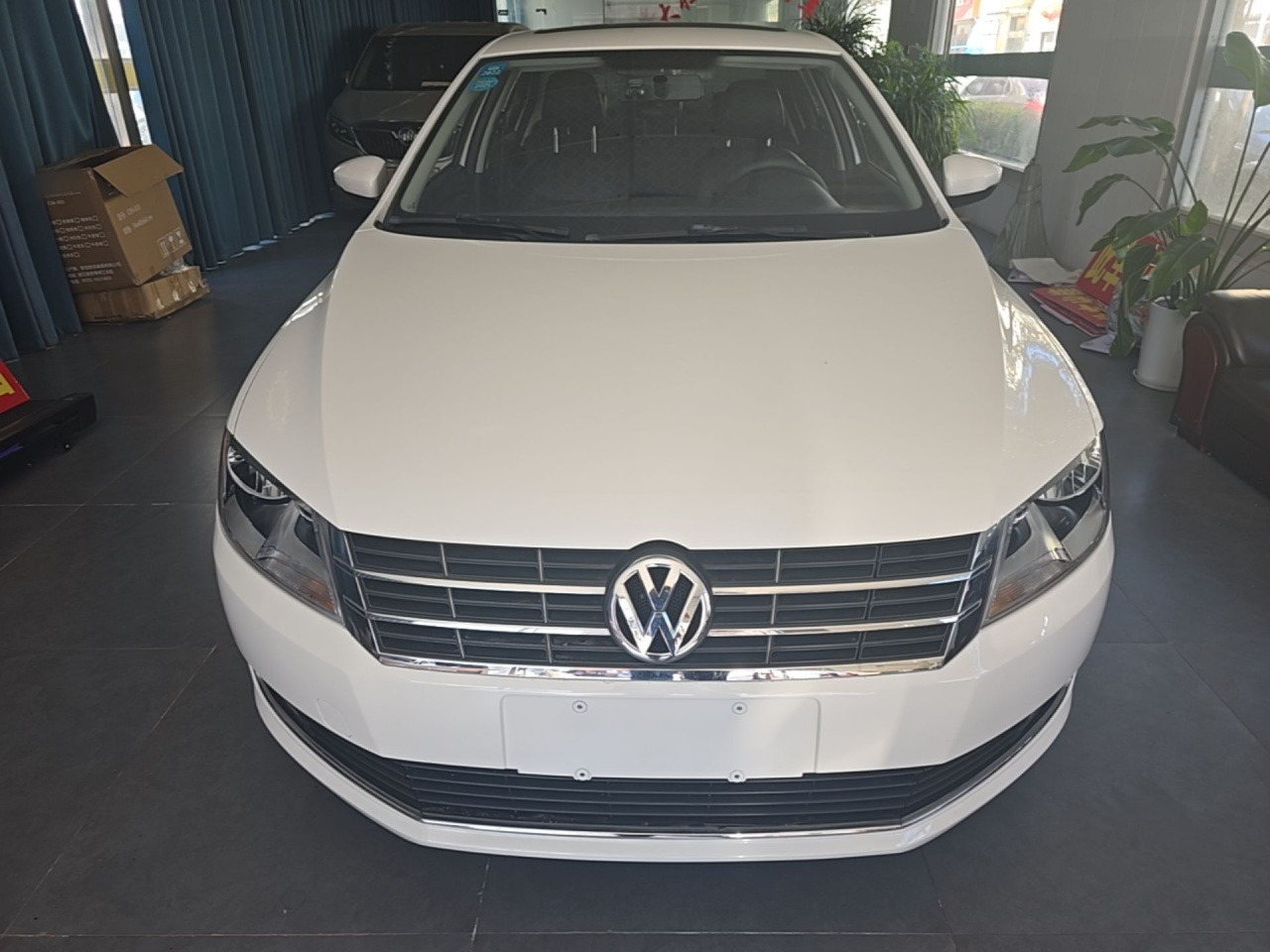 Lavida 2013 Facelift Classic 1.6L AT Comfort photo 2