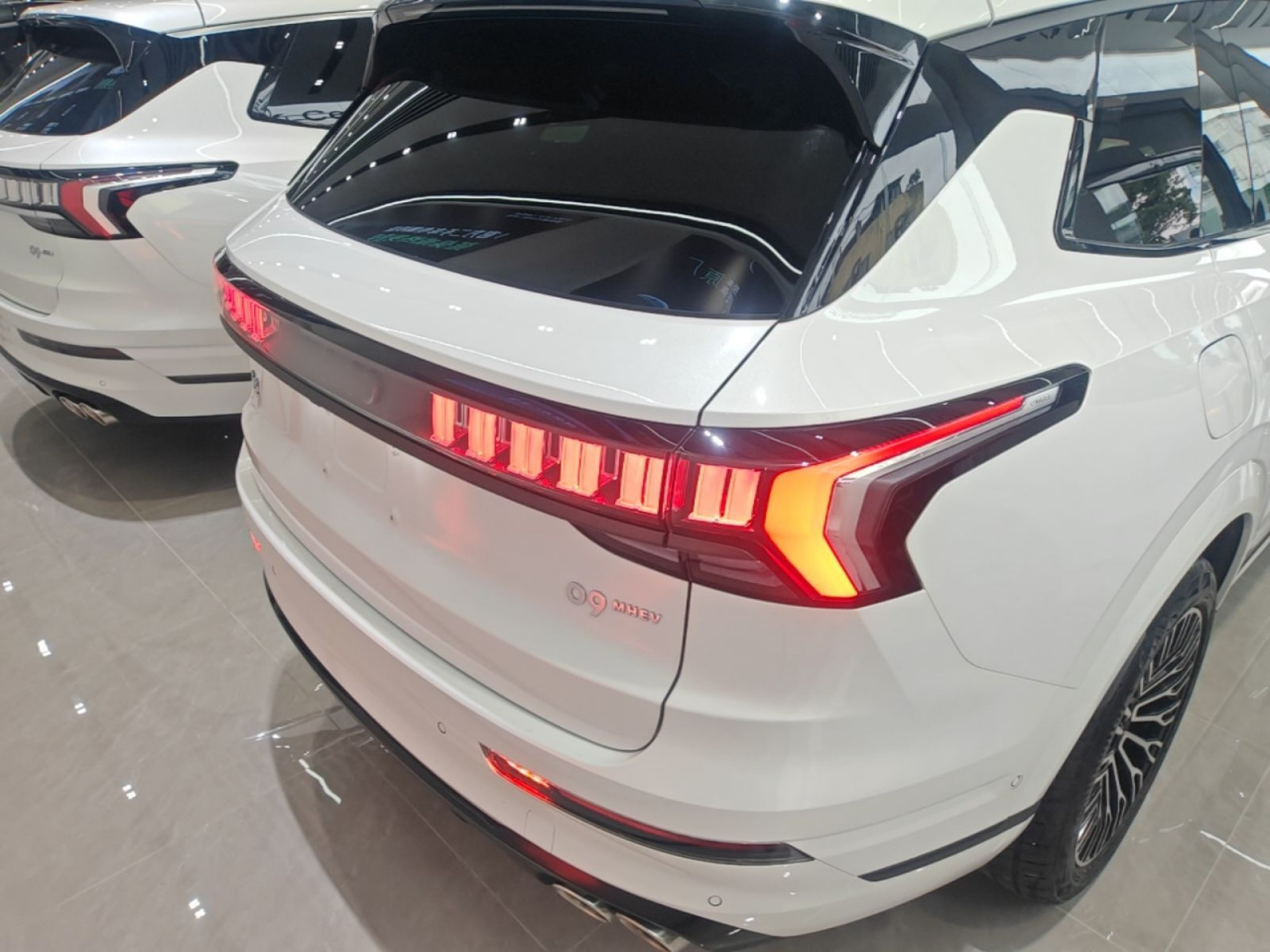 09 2026 2.0T AWD Explorer Ultra photo 5