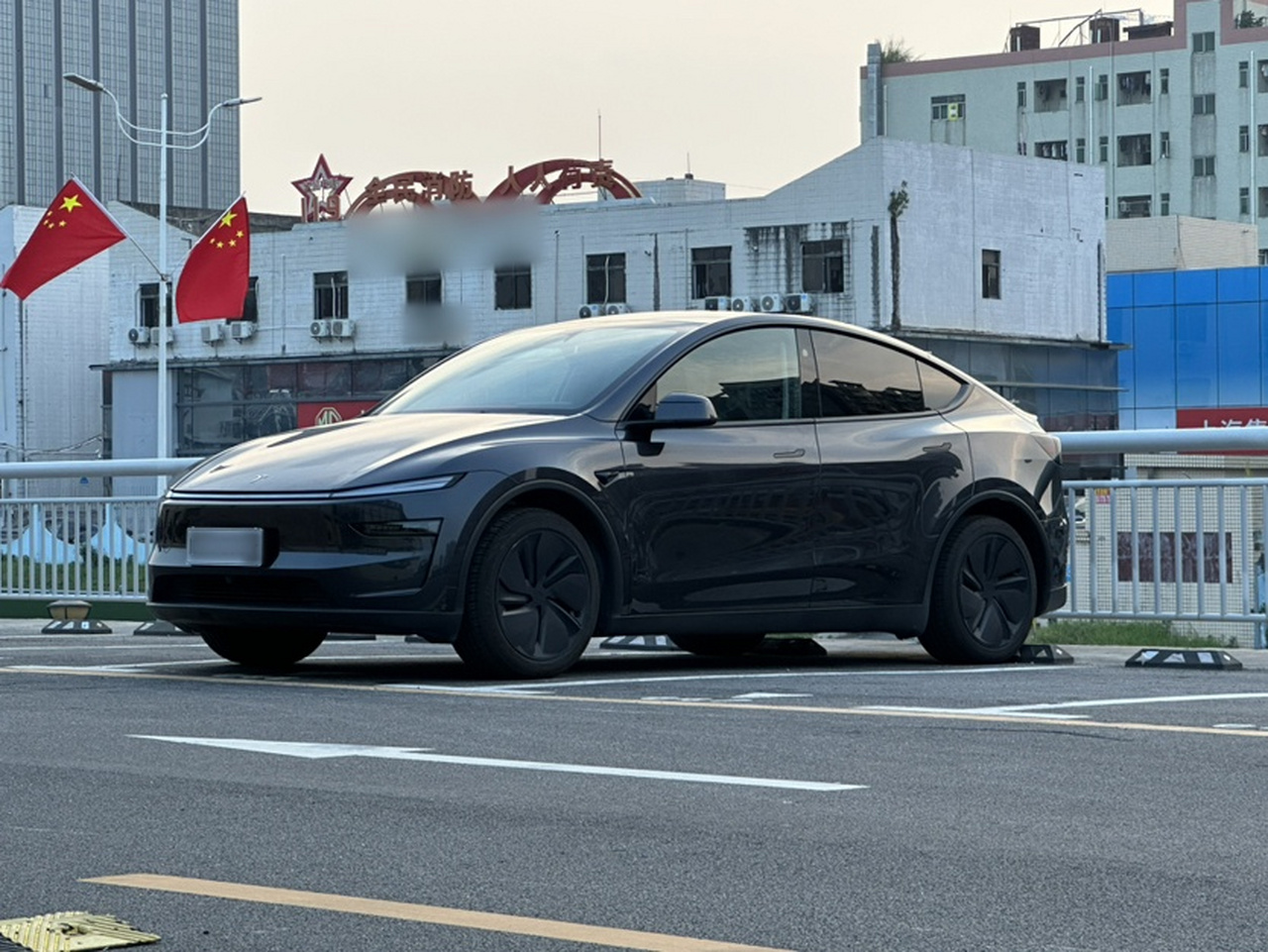 Model Y 2025 RWD