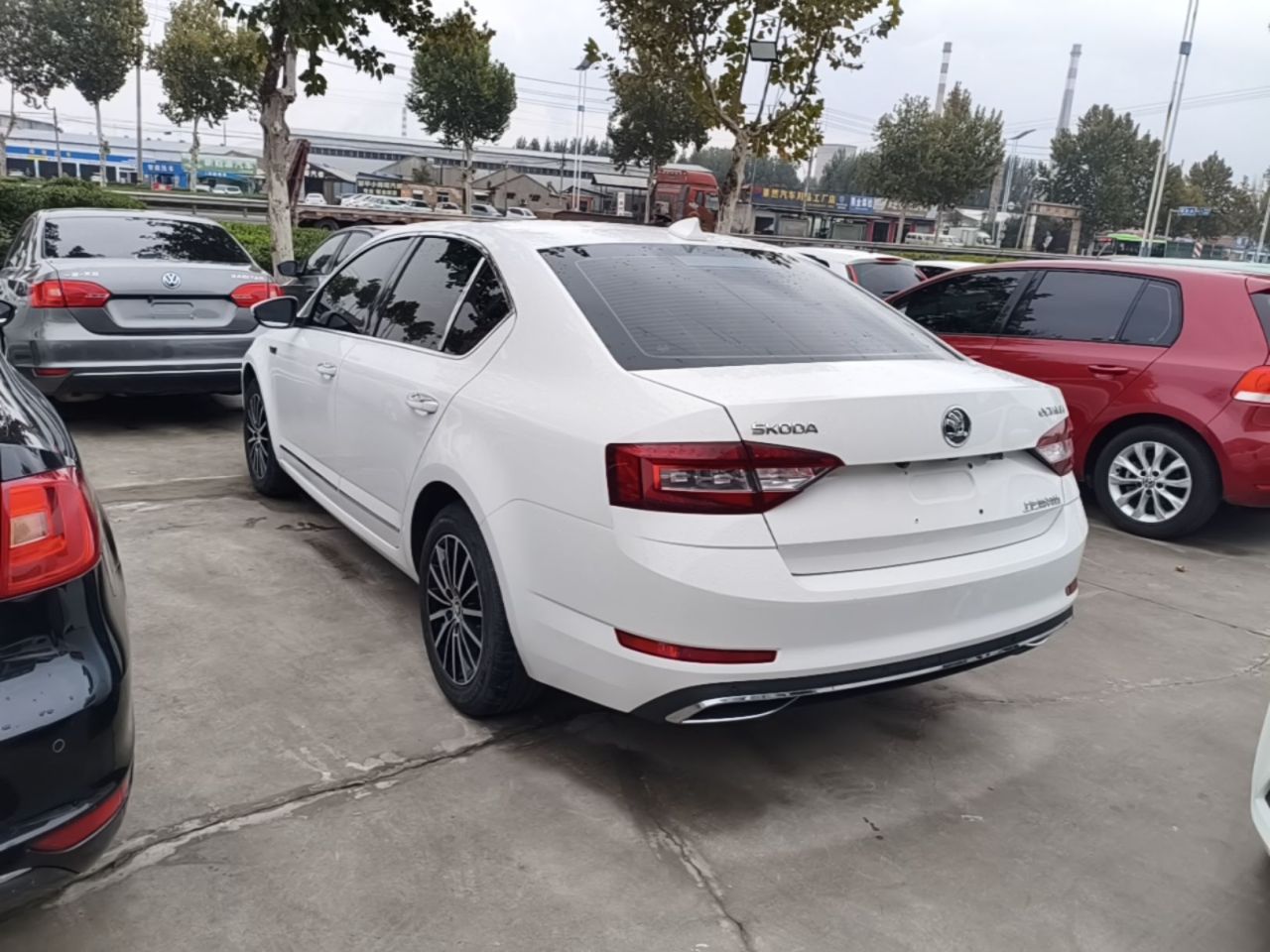 Octavia 2018 1.6L AT Luxury photo 4