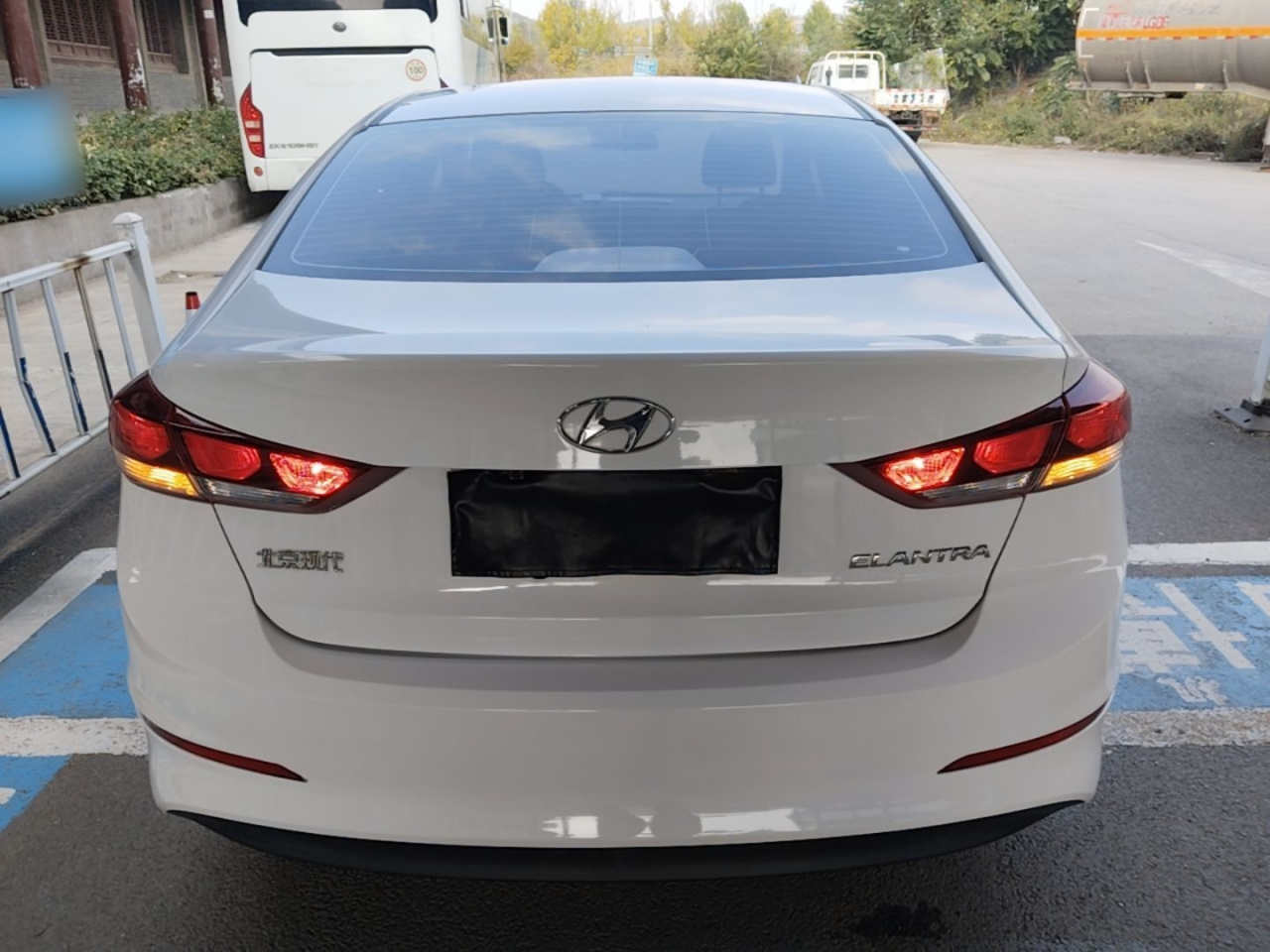 Elantra 2016 1.6L MT Smart photo 3