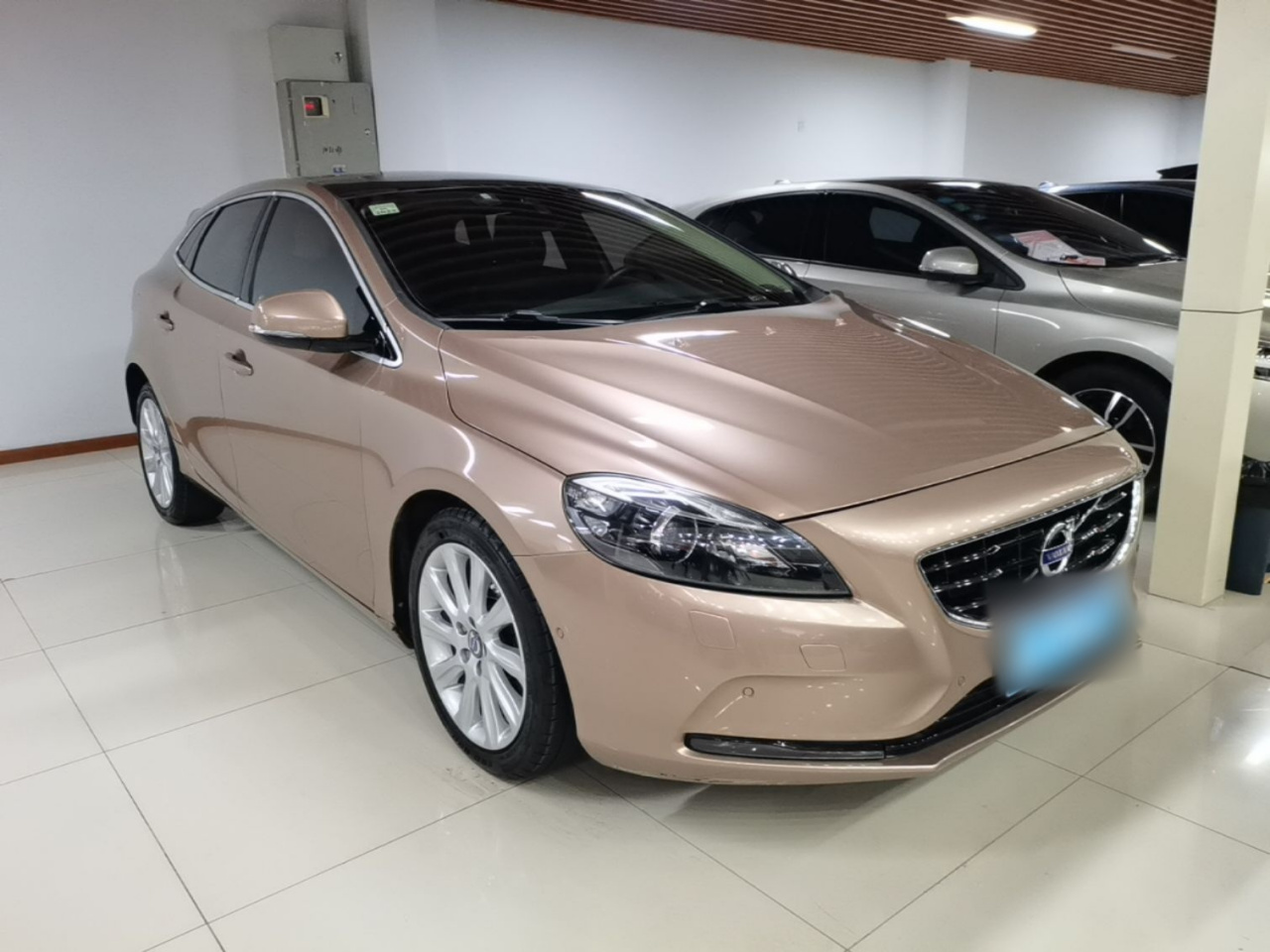 V40 2015 1.6T photo 3