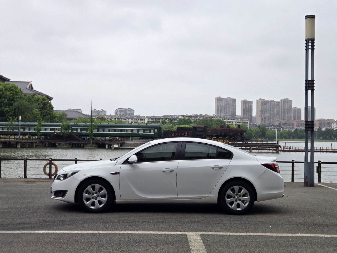 Regal 2015 1.6T Leading Tech photo 4