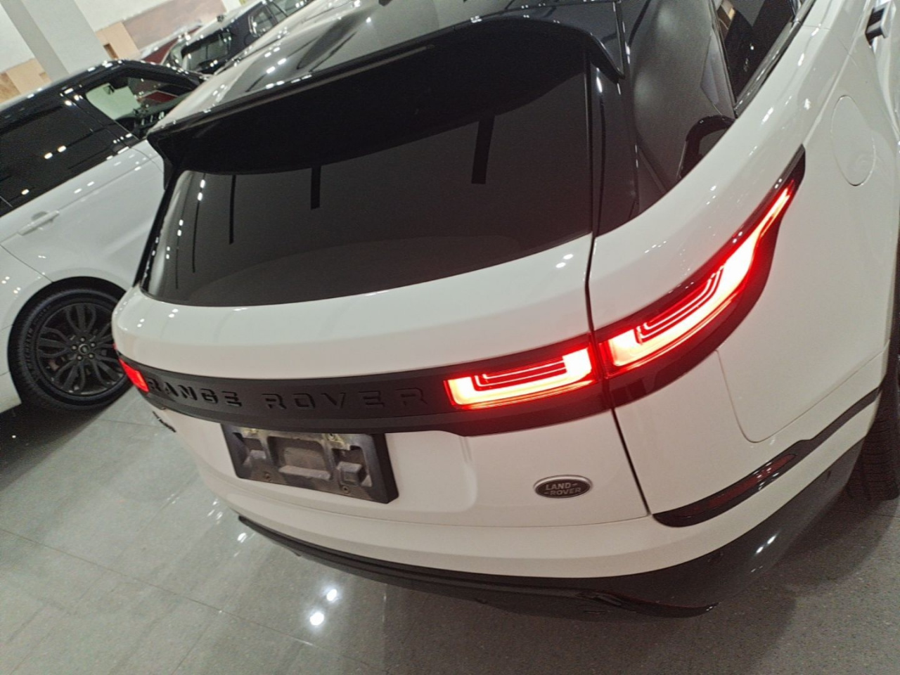 Range Rover Velar 2023 250PS photo 3