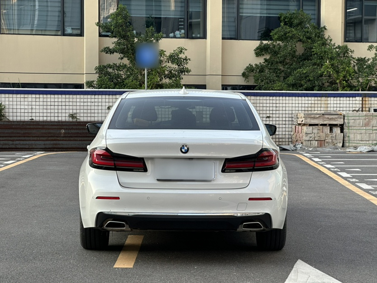 5 Series 2021 525Li Luxury photo 2