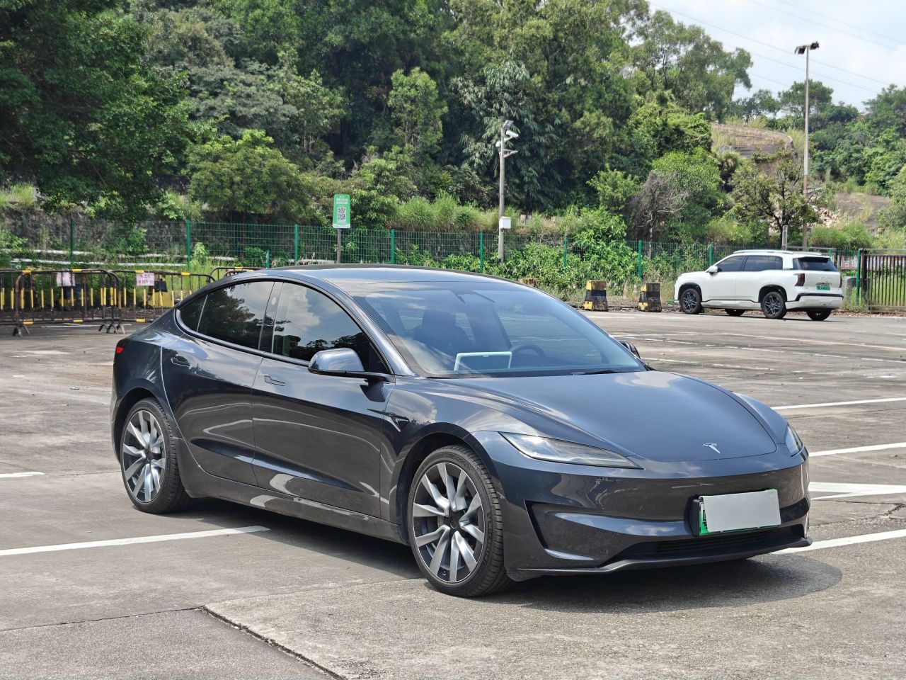 Model 3 2023 Long Range AWD photo 3