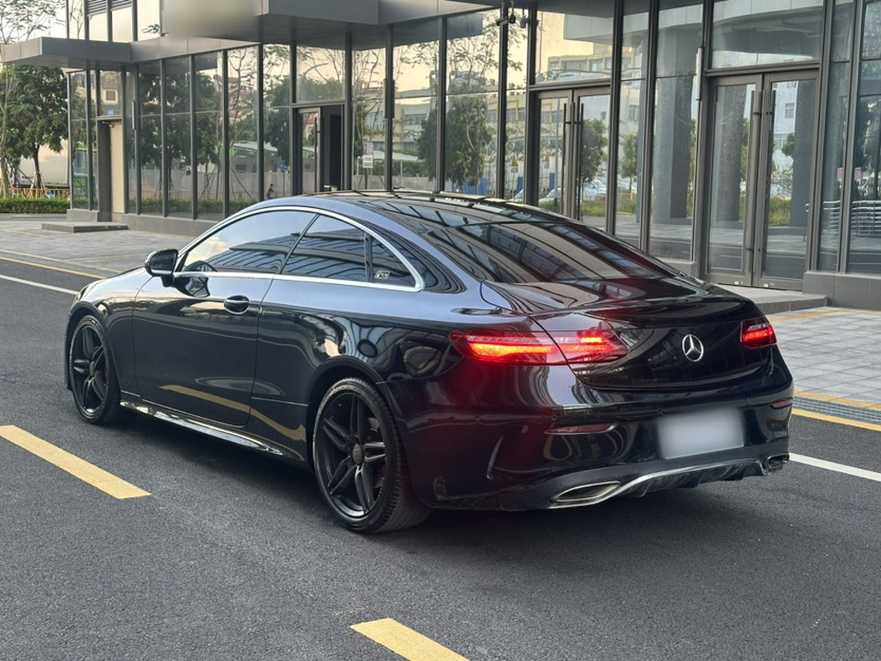 E-Class Imported 2019 E 200 Coupe photo 3