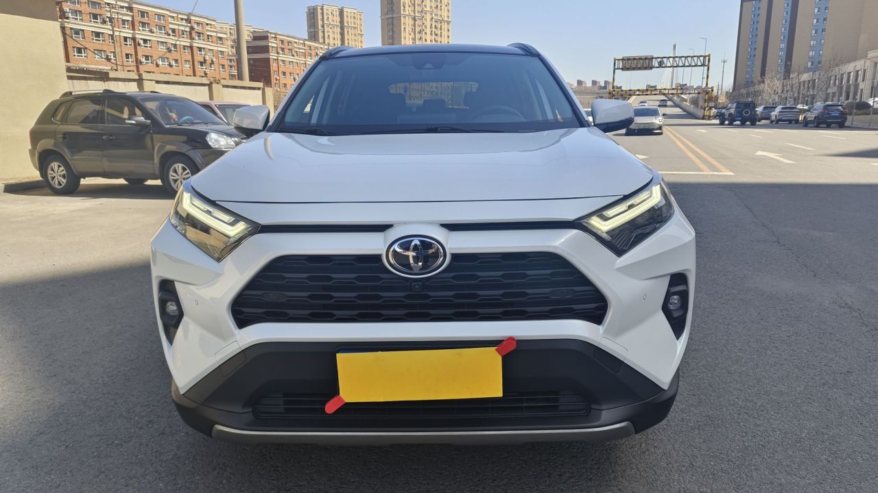 RAV4 2023 2.0L CVT RWD Plus photo 2