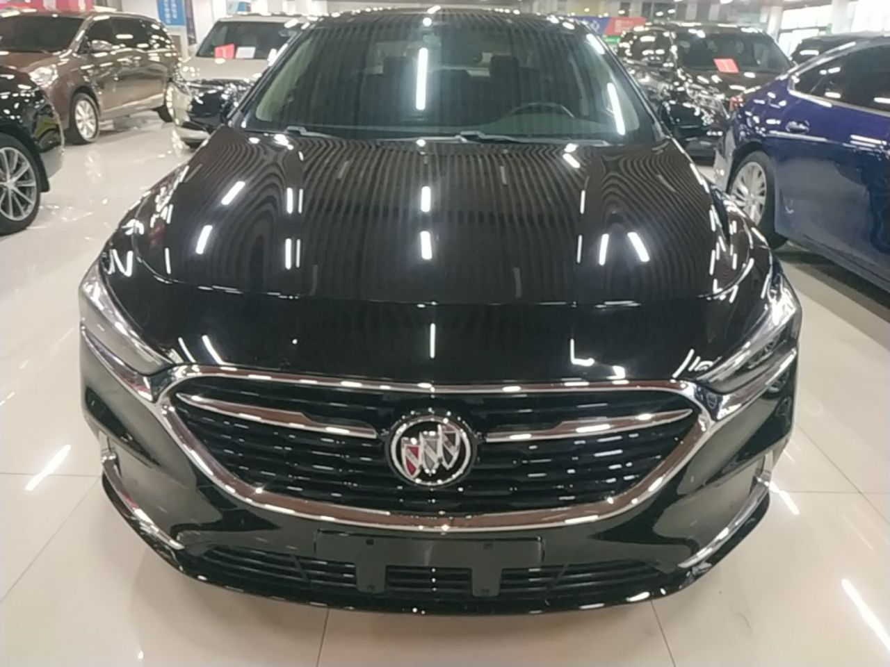 LaCrosse 2019 28T Luxury photo 2