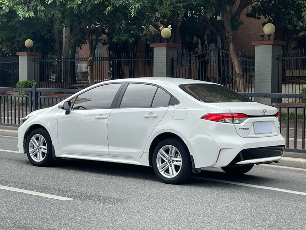 Levin 2022 185T CVT Luxury photo 3