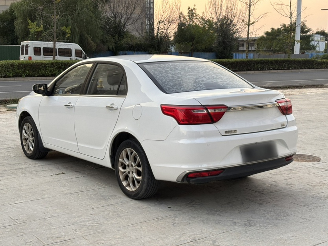 Vision 2018 1.5L MT photo 2