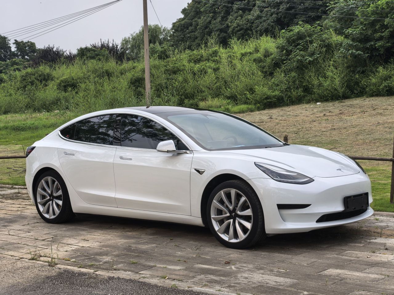 Model 3 2020 Standard Range RWD Upgraded photo 3
