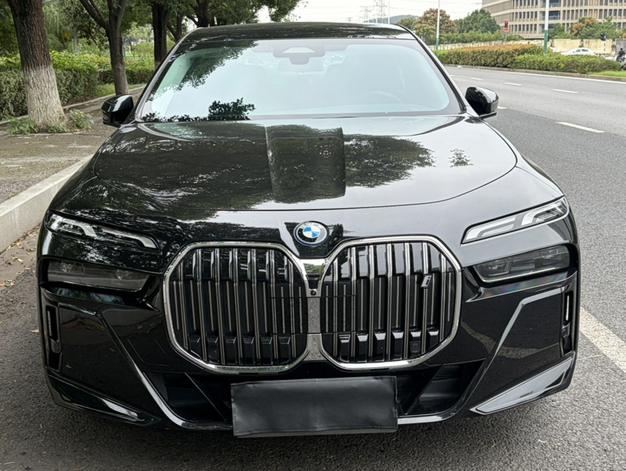 i7 2023 eDrive50L Leading M Sport Package photo 3