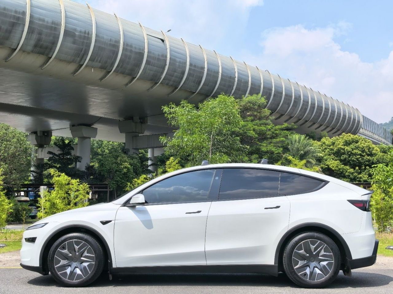 Model Y L 2025 Long Range AWD photo 4