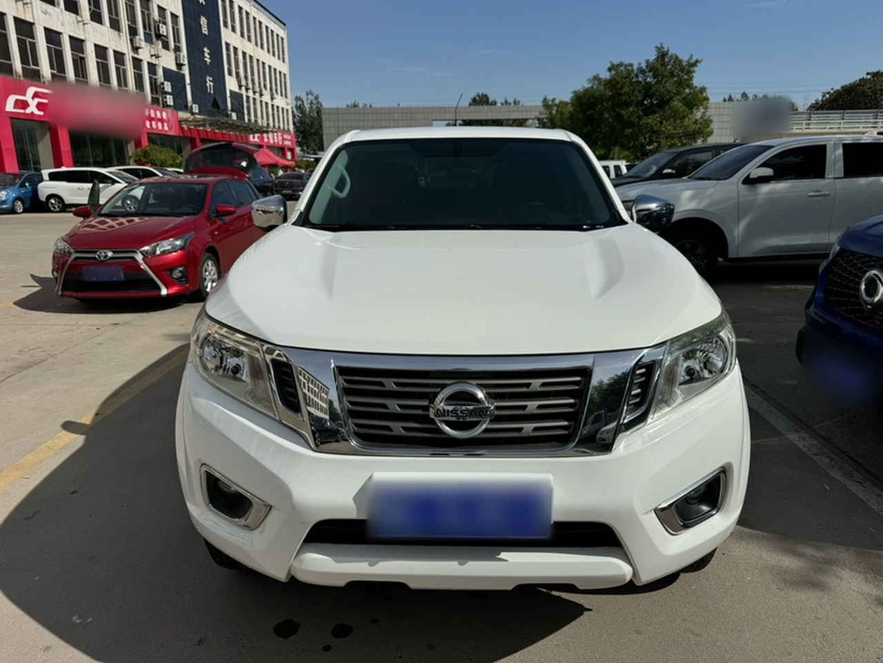 2017 2.5L AT RWD Luxury QR25 photo 4