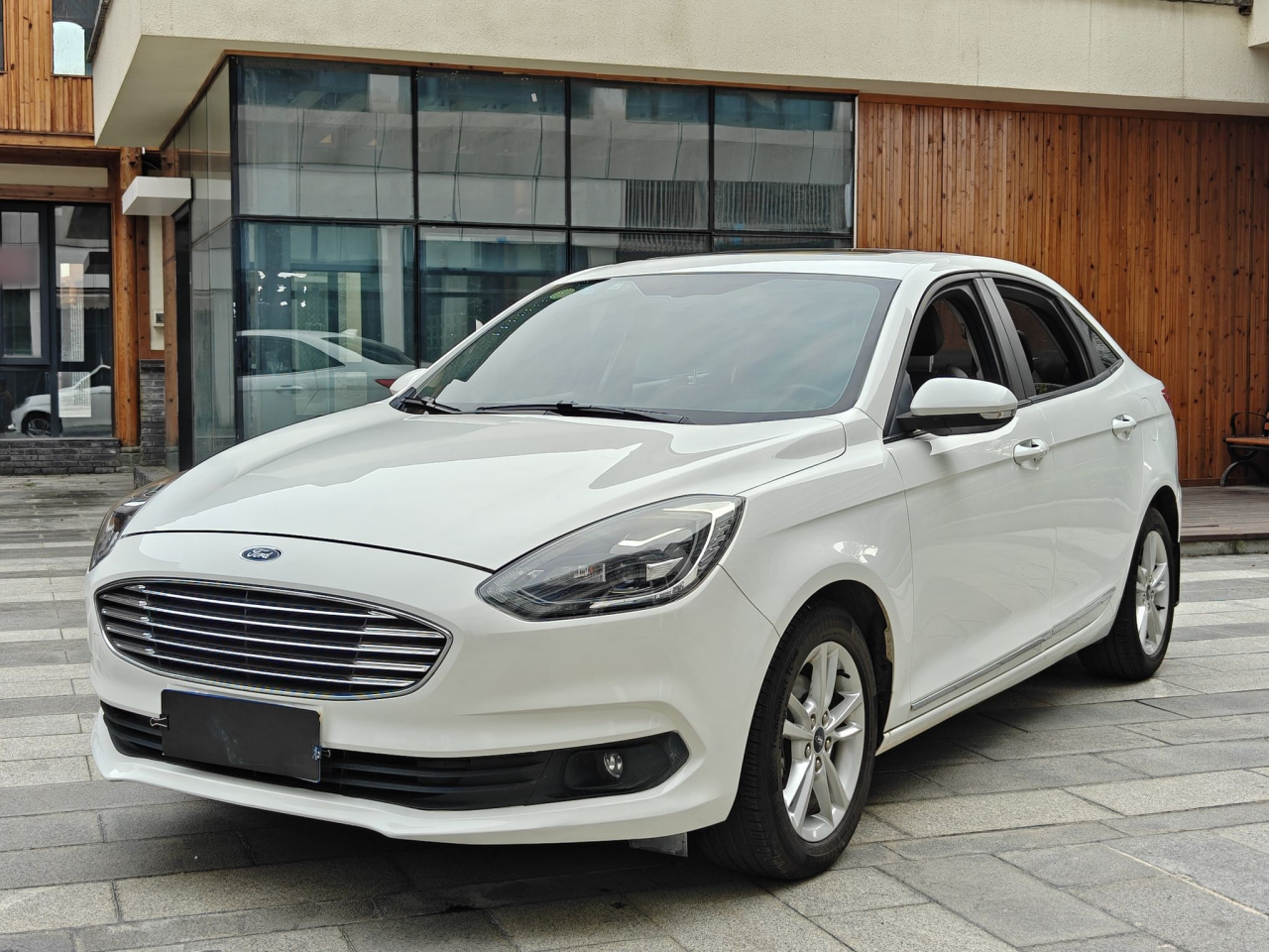 Escort 2019 Facelift 1.5L AT China VI