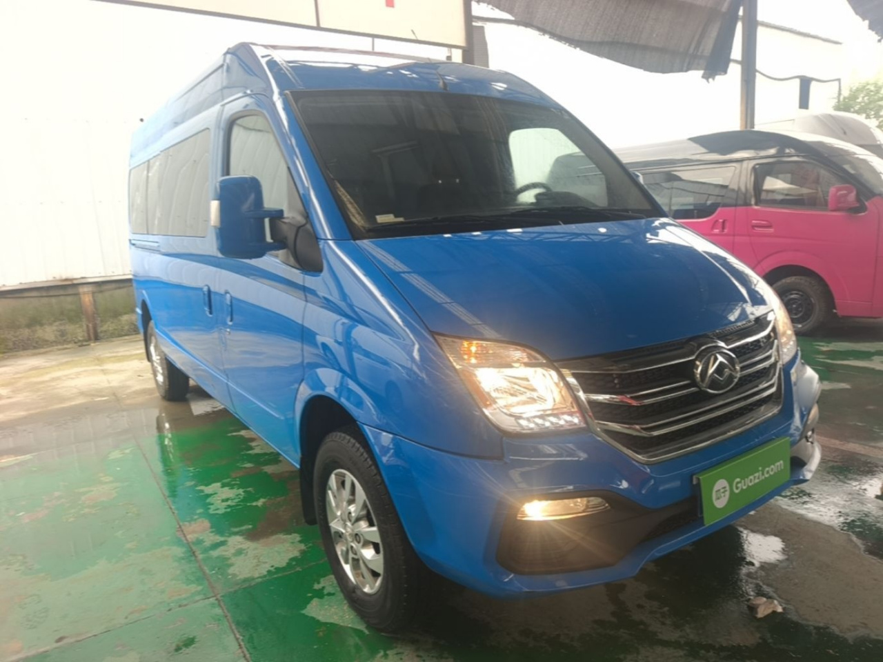 MAXUS V80 2023 2.0T PLUS AMT Van Long Wheelbase 3-Seater photo 5