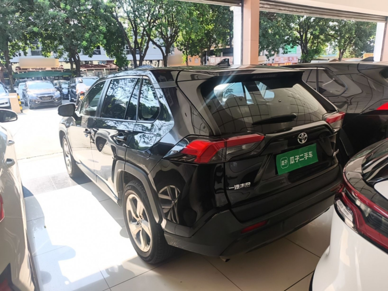 RAV4 2022 2.0L CVT RWD photo 4