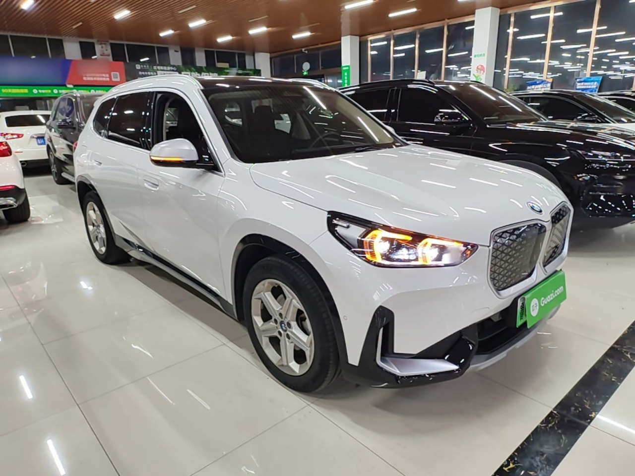 iX1 2023 eDrive25L X Design Package photo 3