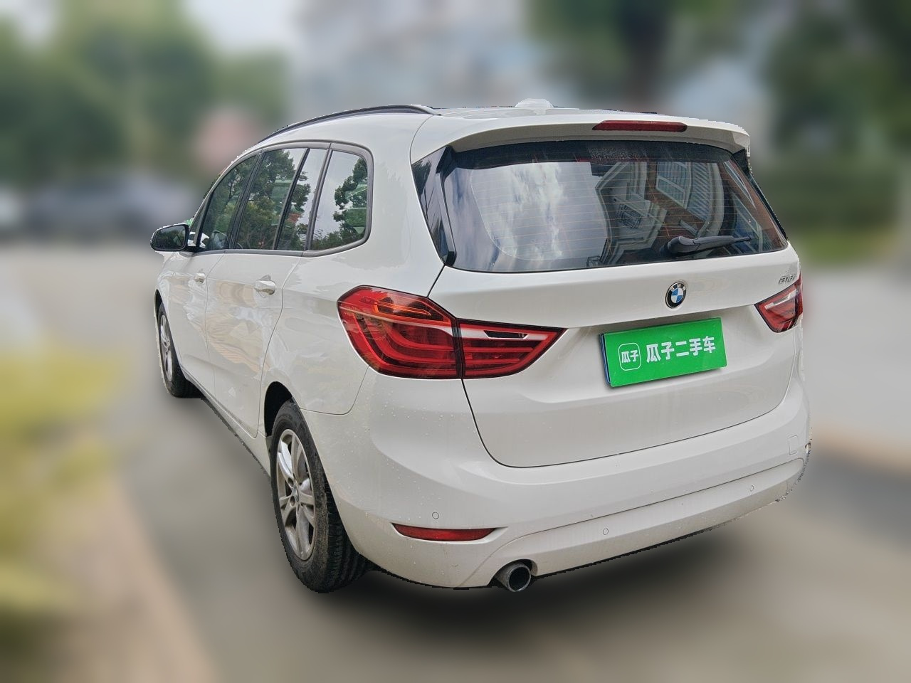 2 Series Wagon 2015 218i Leading photo 4