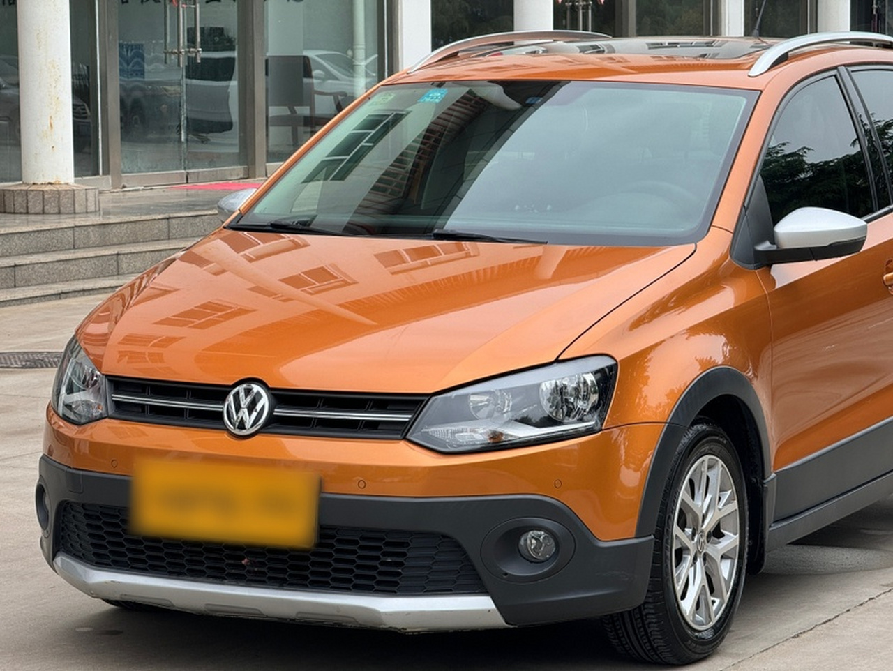 2014 1.6L Cross Polo AT photo 2