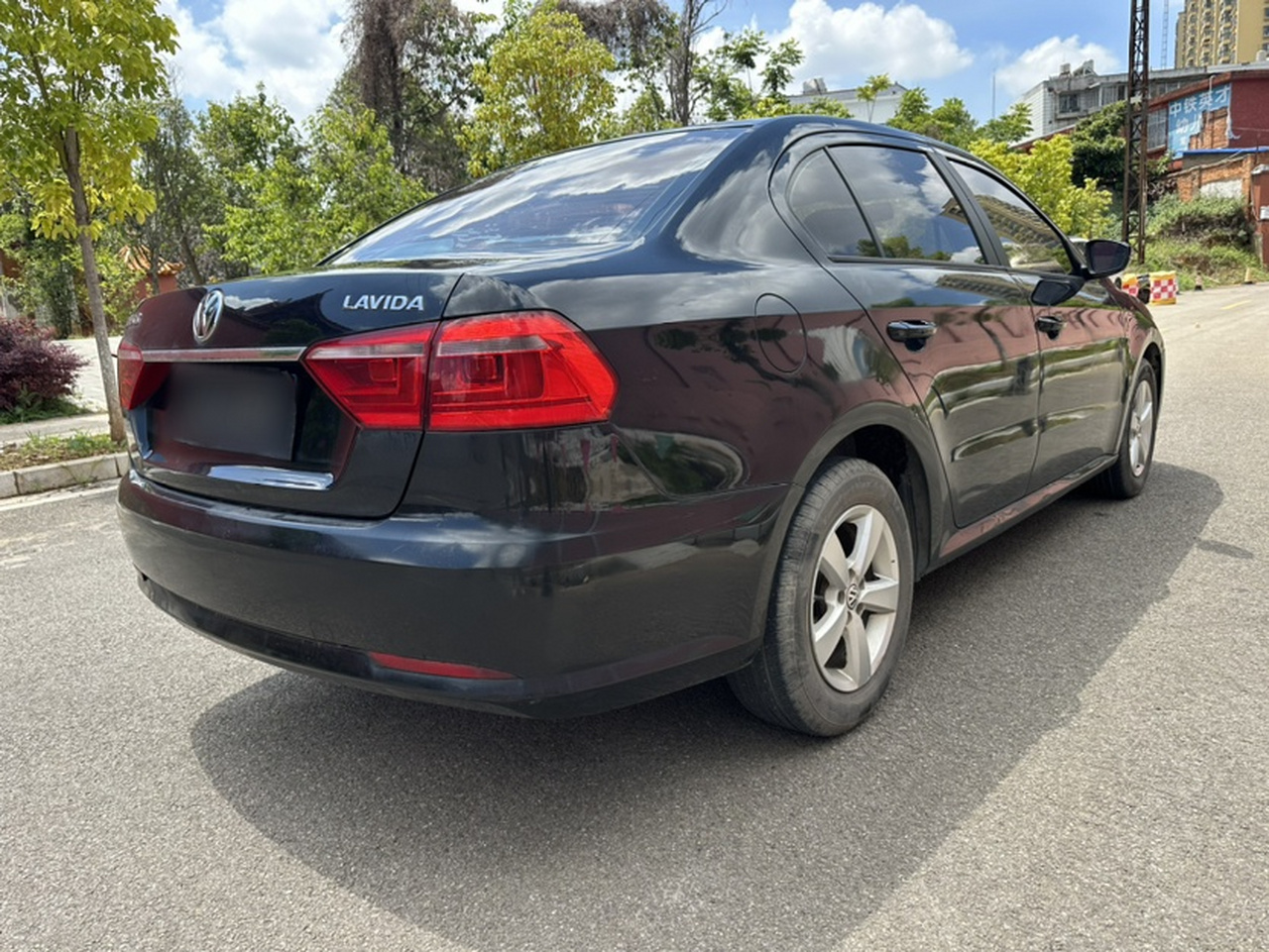 Lavida 2013 Facelift Classic 1.6L AT photo 3