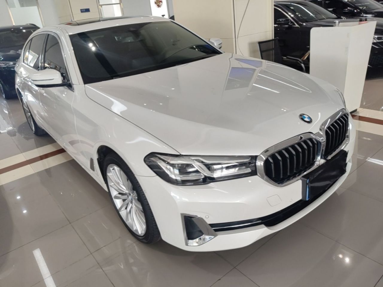 5 Series 2022 Facelift 530Li Exclusive Luxury photo 3