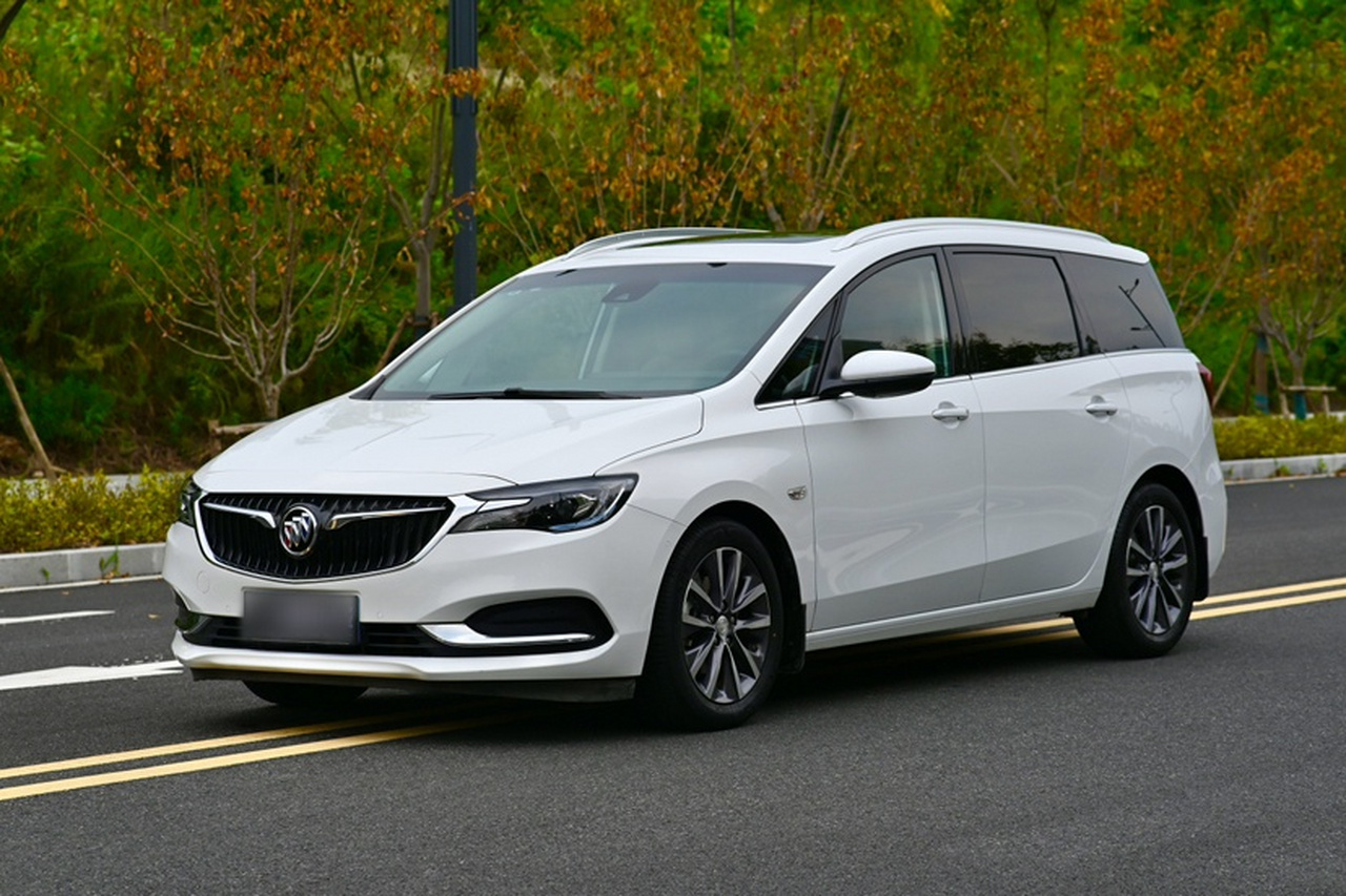 GL6 2021 323T Mild Hybrid Premium