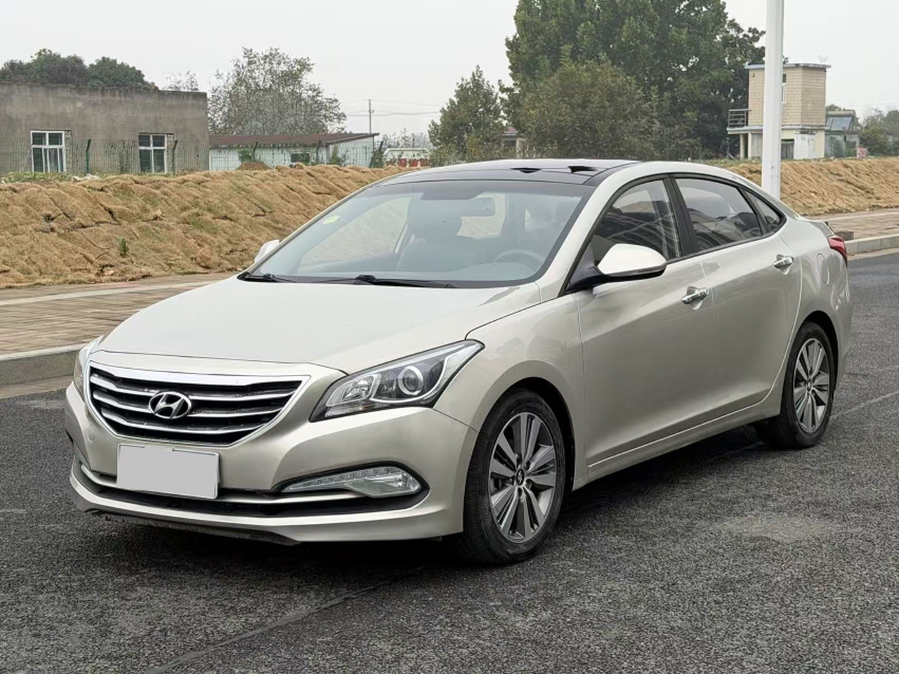 Mistra 2014 1.8L AT Premium DLX photo 3
